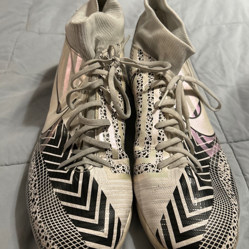 Nike White and Black Sneakers